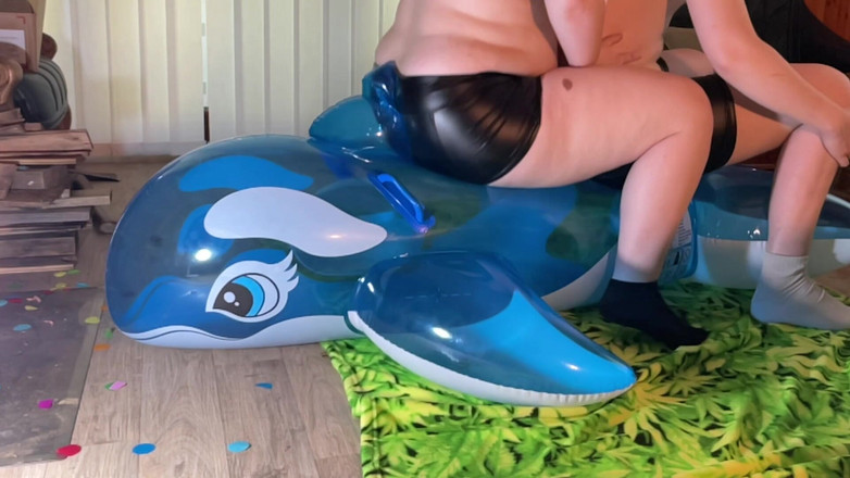 BeachBallsDuo: Ikan paus besar 2 meter dihancurkan oleh 190kgs kami! Ia adalah keras! 2...