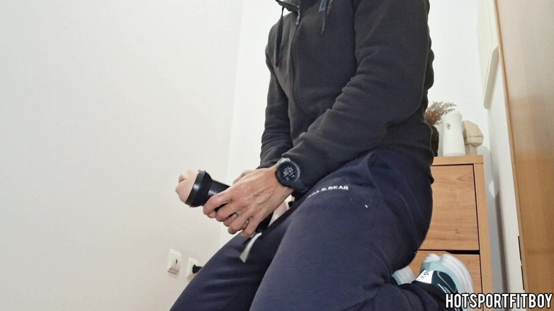 Hotsportfitboy: Foda arriscada em fleshlight na casa do amigo - grande pau...