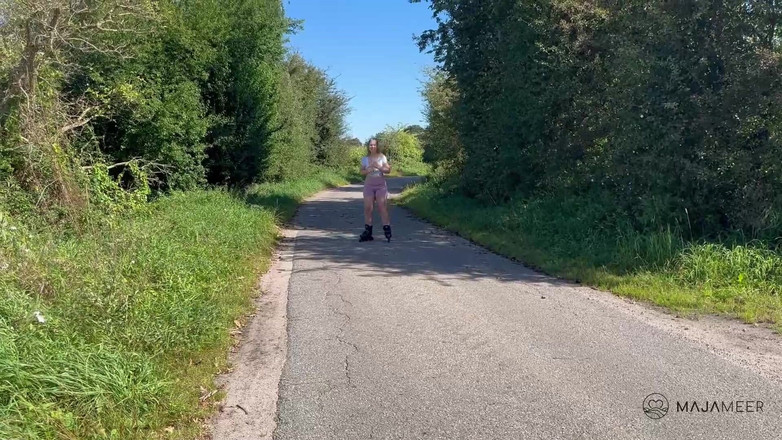 Maja Meer: Atrapado en el ventanal del auto - y usted toma su...