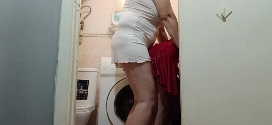 Lesbian-illusion: Mientras mi esposo está en el trabajo, me follo a...