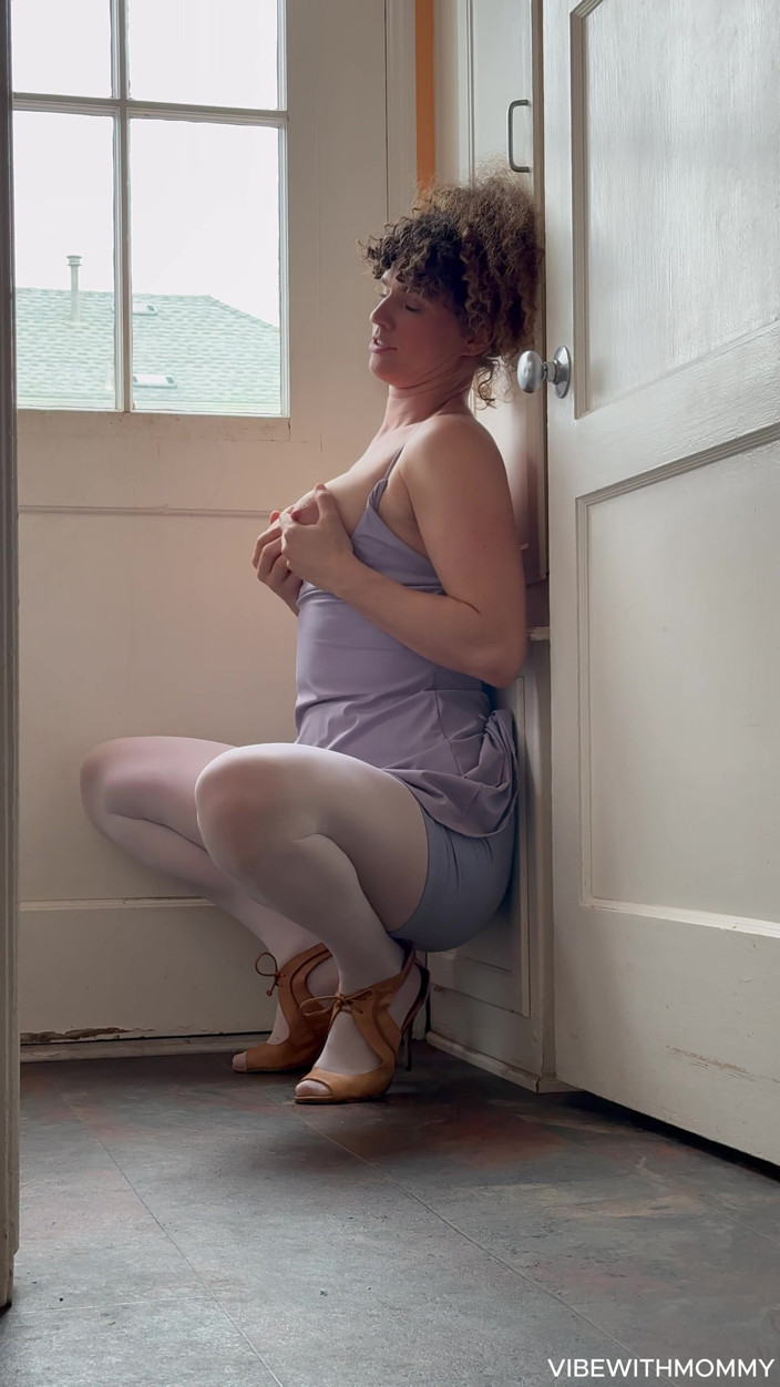 VibeWithMommy: White Pantyhose Fuck Me Now