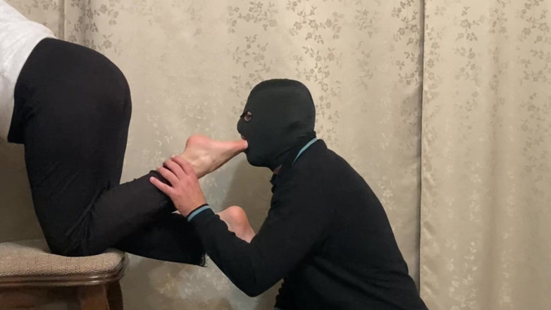 Niki studio: Ignoring Her Foot Slave - Foot Worship