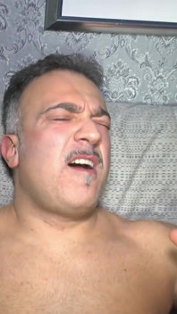 Due ragazze scopate duramente sul divano clip di sesso