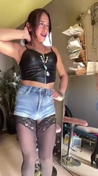 Sexy Lil striptýz, zatímco žije na kameře