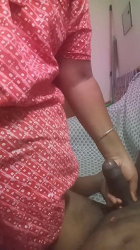 Minha meia-irmã estava com raiva, compartilhamos um único sofá e cozinha, voz tamil completa à noite