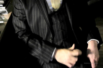 SuitedSub: Je déconne un pinstripe...