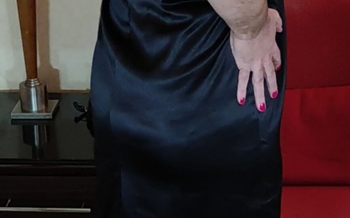 Nottstvslut: Sexy TV crossdresser sekretářka v sexy černém saténu