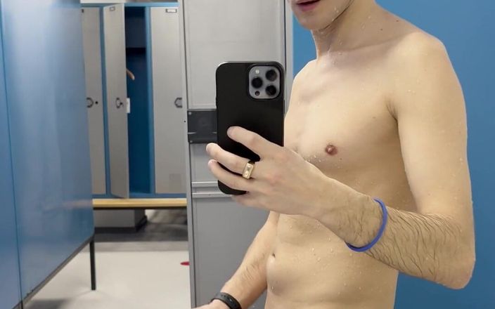 GayDuplo: Muset se sprchovat s bonerem v těsném speedu je vlastně...