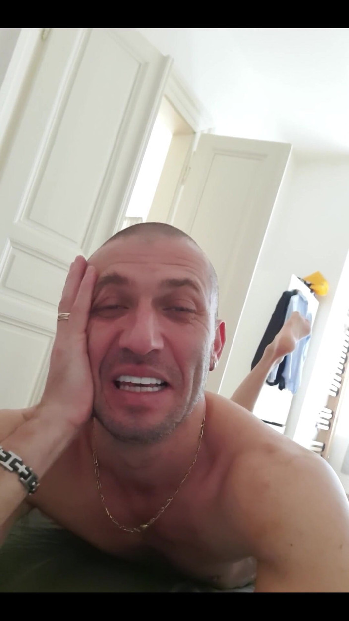 Boy jerking off: Bonne journée