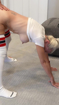Můj osobní trenér dostal opravdu osobní - péro směrem dolů E06 - MILF Stella