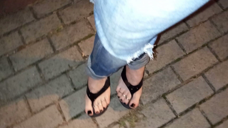 Heelex: Sexy Feet and Latex Flip Flops
