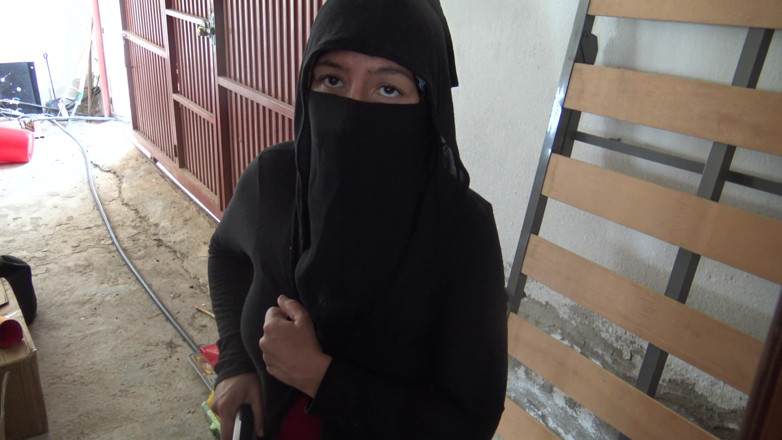 Souzan Halabi: Syrian Refugee Lets Old German Man Fuck Her Hairy Pussy