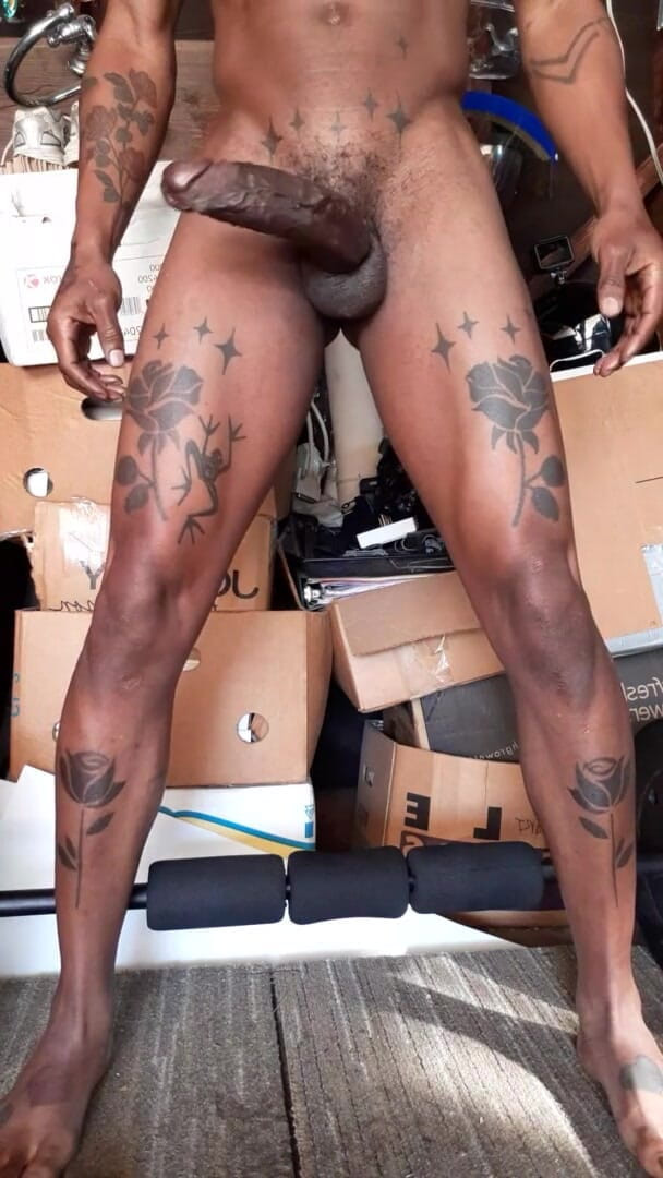 Batbunz: Superior Cumshot in Garage
