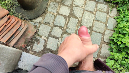 Sara B: POV: Na zewnątrz spust