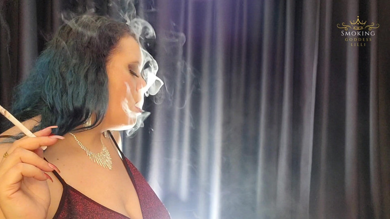 Lilli Cukierek Cox: Lilli Smoking Vs120s