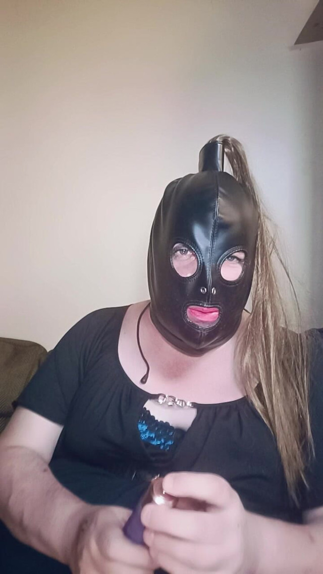 Stephanie-nicole Tries Her Hands as a Sex Toy Reviewer (Stephanie Nicole TV's house of fun)