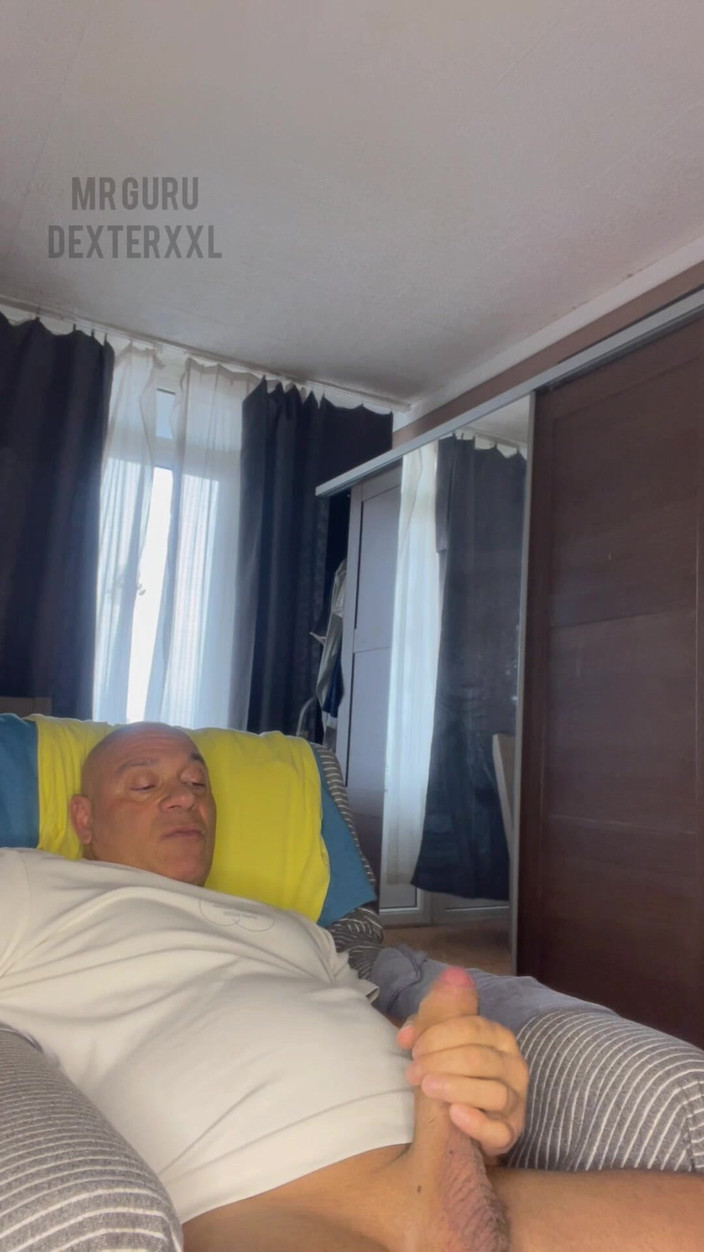 Mr. Guru: Bodybuilder wichst, Herr guru, wichst