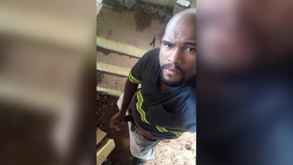 TheBlacKHunterr: Auf der Treppe des Gebäudes prallte ein