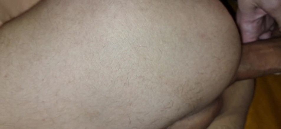 Dinar: Ein verzweifelter typ lässt sich von einem frechen papi mit...