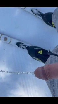 Pissing During a Nordic Ski Session