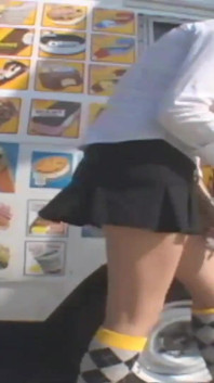 Teen bionda con un gran culo viene scopata duramente e riempita di schizzi in bocca