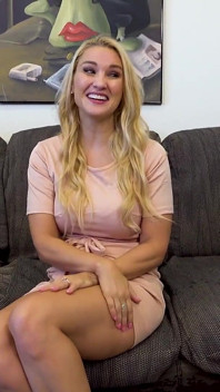 Milftrip Big Booty MILF Julia Robbie dostaje wytrysk na twarz przez Huge Spunk