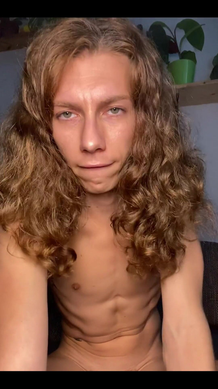 iamtonyrey: Calda ragazza francese si masturba davanti alla telecamera