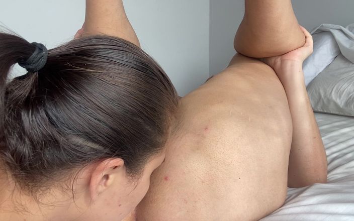 zoemelissa: Xì hơi vào mặt với sự tôn thờ đít, hương vị...