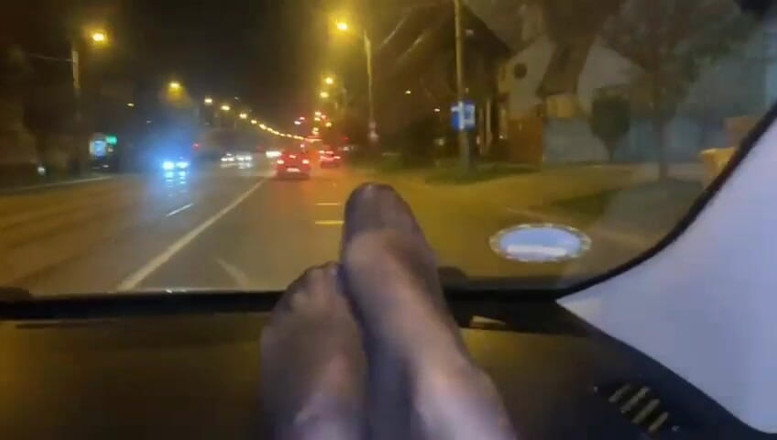 Step Mommy: esposa dá motorista de táxi um com os pés