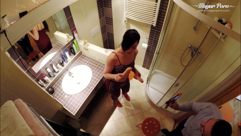 Mugur's World: Con đĩ Nga xinh đẹp thích dùng tay chọc lỗ đít sâu vào...