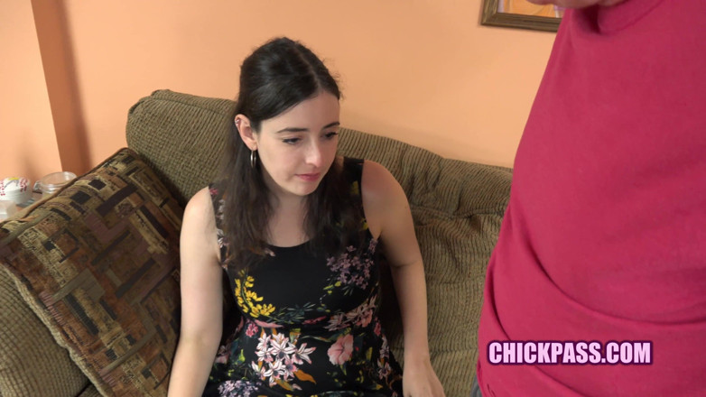 ChickPass Amateurs: Logan šuká sladkou kundičku hnědovlasé MILFky Chloe Faye Faye