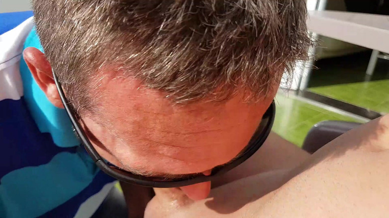 Double-Dutchies: Gran Canaria - surprise par son voisin en train de sucer