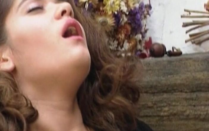 Deutsche XXX Filme: Fofa meia-irmã da Alemanha tentando agradar seu meio-irmão