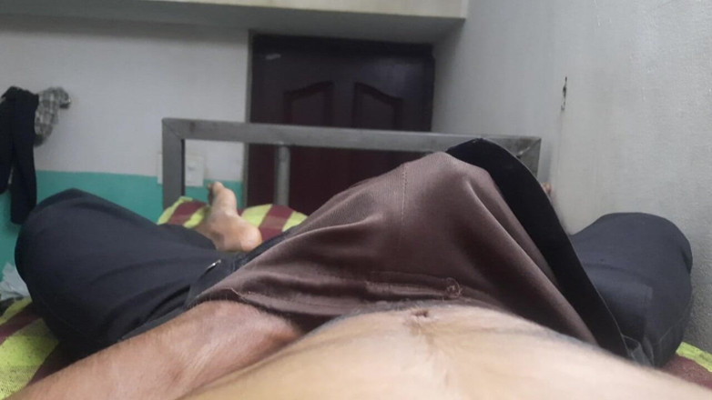 Wheyincognito: Sexy kluk se šesti baleními masturbuje v místnosti