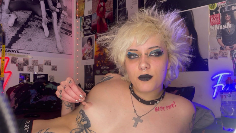 Glitterqueen1999: Escrava do pé adora minhas solas sujas e chupa meus...