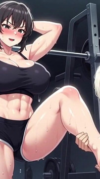 老年女人舔舐肌肉发达的女孩汗湿的脚