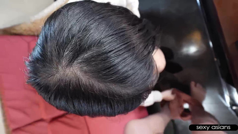 Studio Modern Shunga - JAV: Une taquine à l’air innocente enroule un vieux autour de son...