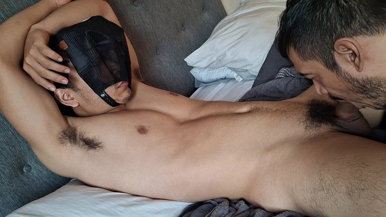 Bare skin man: Imposible No Venirse: Oral Profundo