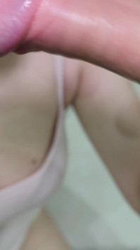 J’adore la sensation qu’il m’étire le trou du cul, creampie anal