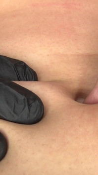 Mitsuki Yuina Moans, uvězněná, jako Rei Aino penetruje a saje její břicho uvnitř své tajné laboratoře