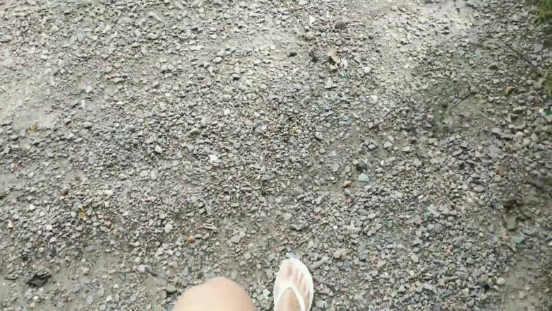 Lukerya: Lukerya đi bộ bên sông