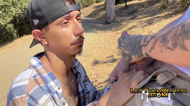 Let them watch: Blowjob menghisap zakar ditangkap! Zakar besar yang belum disunat!