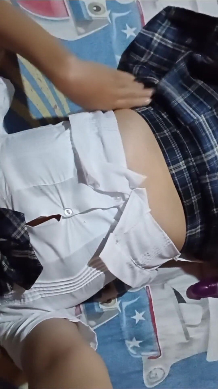 Yuli and tony: Mahasiswi 18 tahun