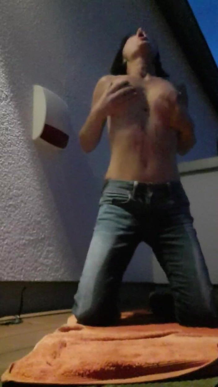 JulieEroticDress: MILF Squirts Jeans Wett