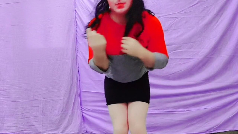 Kitty_Cross: 保姆人妖性感热辣的音乐舞者角色扮演者