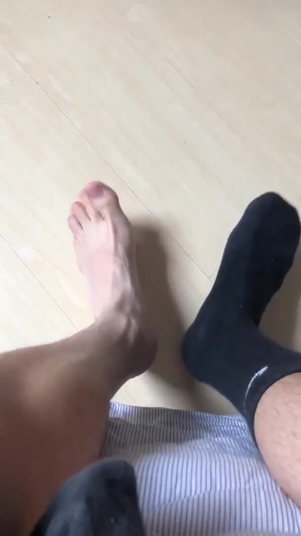Riu Melo: 발과 함께하는 트윙크 에로틱하고 이국적인 마사지