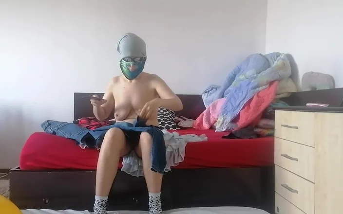 Mirsur: Amateur Wife Tries on Clothes and Cuts Them
