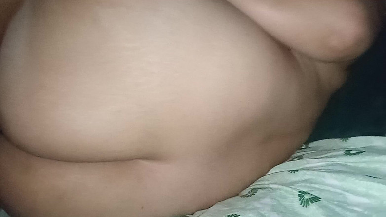 Eatrella j: Uma bunda como essa só fode uma vez, minha meia-irmã...