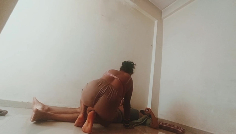 Harder299: Menyetubuhi bhabhi desa desi setelah waktu yang lama. Tante hot...