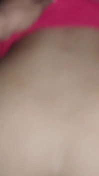 私の大学のルームメイトは私の前でパンティーを脱ぎ、私が絶頂するまで私のチンポに乗ります